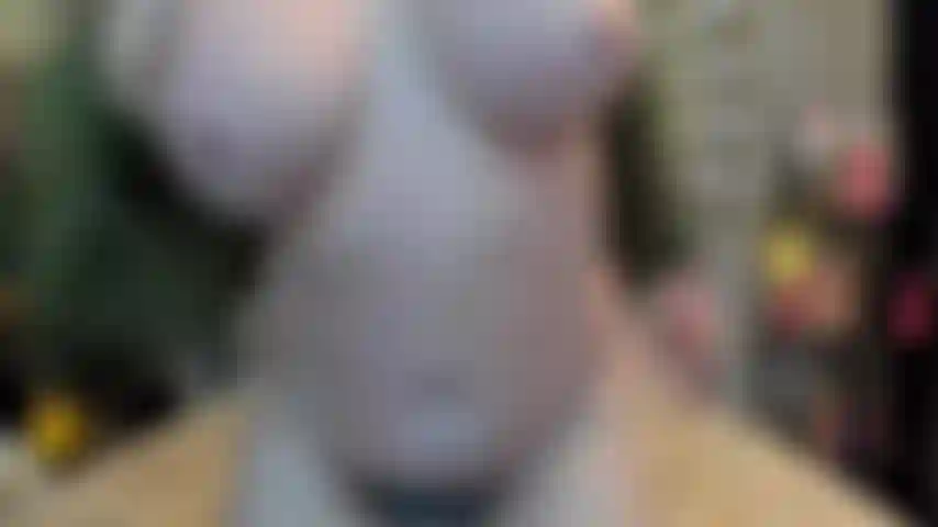 ( Gs.854) GoldieStar se apresenta em show de ouro - 10 minutos. Bunda grande, peitos grandes, bucetinha peluda, brincadeira de bucetinha, consolo roxo grande, esguichando, pés descalços (13/12/2022).