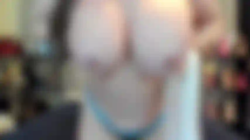 ( Gs.870) GoldieStar se apresenta em show de ouro - 10:01 minutos. Gilf, peitos grandes, bucetinha peluda, grande consolo rosa, grande consolo preto anal, dp, esguichando, pés descalços, buceta espalhada (17/12/2022).