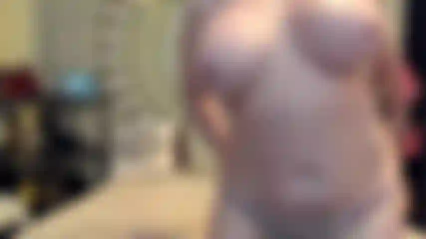 ( Gs.832) GoldieStar se apresenta em show de ouro - 10:01 minutos. Peitos grandes, bunda grande, bucetinha peluda, brinquedo interativo, esguicho, anal, dp (04/12/2022).