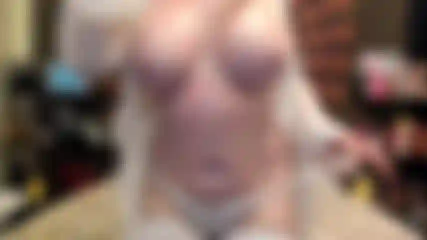 ( Gs.760) GoldieStar se apresenta em show de ouro - 10:55 minutos. Gilf, peitos grandes, buceta peluda, meias transparentes brancas, salto alto com pontas prateadas, óleo, anal, dp (01/10/2022).