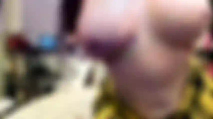 ( Gs.803) GoldieStar se apresenta em show de ouro - 11:01 minutos. Peitos grandes, gilf, buceta peluda, saia xadrez, pés descalços, grande consolo rosa, esguicho, anal, dp (18/11/2022).