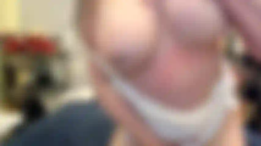 ( Gs.452) GoldieStar se apresenta em show de ouro. Roleplay(chamando todos na sala pelo nome...) 10:01 Minutos. Roupa branca, gilf, peitos grandes, bucetinha peluda, óleo, esguicho, anal, dp, consolos todos brancos (04/02/2022).