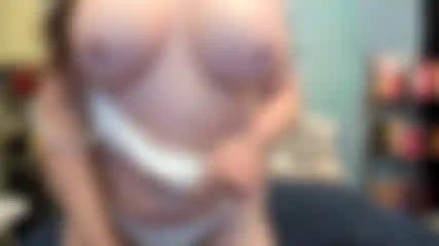 ( Gs.620) GoldieStar se apresenta em show de ouro - 11 minutos. Peitos grandes, bucetinha peluda, pés descalços, gilf, esguicho, brinquedo interativo, anal, dp, consolos todos brancos (18/06/2022).