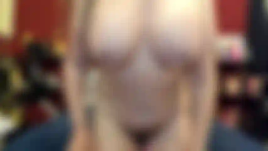 ( Gs.526) GoldieStar se apresenta em show de ouro - 8:40 minutos. Peitos grandes, gilf, bucetinha peluda, óleo, esguicho, pés descalços, anal, dp, porra cremosa, todos consolos pretos (24/04/2022).