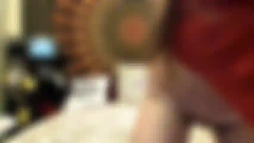 ( Gs.749) GoldieStar se apresenta em show de ouro - 10 minutos. Salto alto vermelho, peitos grandes, bunda grande, buceta peluda, gilf, esguicho, anal, dp (10/09/2022).