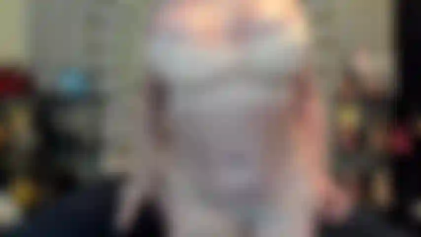 ( Gs.864) GoldieStar se apresenta em show de ouro - 10:57 minutos. Meias transparentes, peitos grandes, bucetinha peluda, esguicho, buceta espalhada, porra cremosa, consolos todos brancos (17/12/2022).