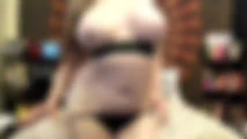 ( Gs.775) GoldieStar se apresenta em show de ouro - 9:58 minutos. Peitos grandes, bunda grande, bucetinha peluda, grande consolo rosa, anal, esguicho, pés descalços, dp (08/10/2022).