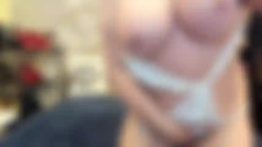 ( Gs.427) GoldieStar se apresenta em show de ouro. Roleplay(chamar todos os caras da sala pelo nome...) 9 Minutos. Roupa branca, peitos grandes, gilf, óleo, buceta peluda, brinquedo interativo, tit play, anal, dp (16/01/2022).