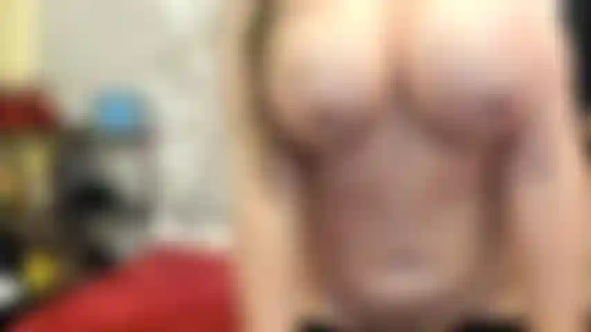 ( Gs.816) GoldieStar se apresenta em show de ouro - 11 minutos. Peitos grandes, bunda grande, gilf, buceta peluda, meia preta, esguicho, anal, dp (20/11/2022).