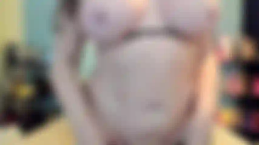 ( Gs.933) GoldieStar se apresenta em show de ouro - 9 minutos. Peitos grandes, bunda grande, gilf, buceta peluda, esguichando, anal, dp, pés descalços, buceta espalhada (03/04/2023).