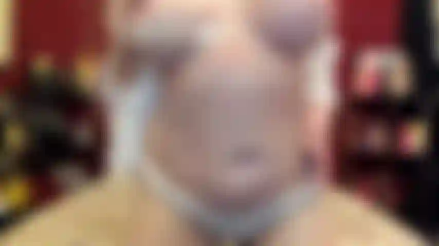 ( Gs.545) GoldieStar se apresenta em show de ouro - 11:01 minutos. Gilf, peitos grandes, brinquedo interativo, anal, dp, porra cremosa, consolos todos pretos (29/04/2022).