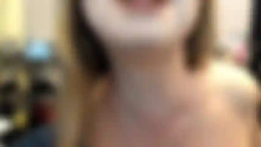 ( Gs.737) GoldieStar se apresenta em show de ouro - 9 minutos. Gilf, peitos grandes, bunda grande, bucetinha peluda, pés descalços, squirting, anal, dp, brinquedo interativo, consolos todos brancos (26/08/2022).