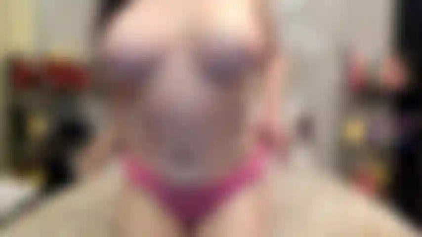 ( Gs.442) GoldieStar se apresenta em show de ouro. Roleplay(chamando todos na sala pelo nome...) 11 Minutos. Roupa rosa, gilf, peitos grandes, grande vibrador rosa, esguicho, buceta peluda, anal, brinquedo interativo, dp (19/01/2022).