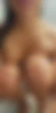 Nua no chuveiro, junte-se a mim!