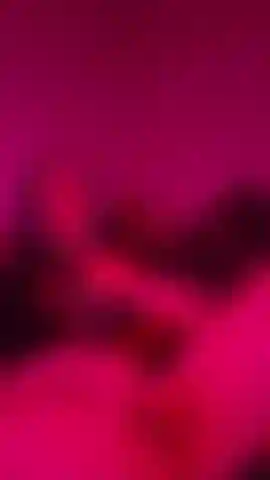 Um longo vídeo de masturbação, com piercing no clitóris, penetração e pura safadeza.