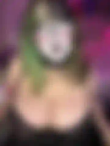 Bouncy goth tits!