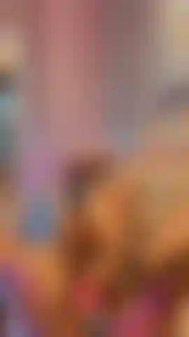 Brinque com os dedos dos pés, venha adorar cada pequena ruga dos meus pés.