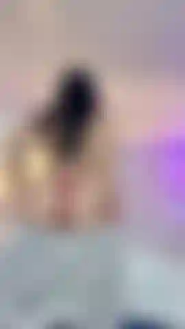 Tire minha roupa e eu vou sentar no seu rosto.