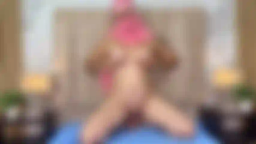 Óleo e massagens nos meus seios enquanto cavalgo uma rola.