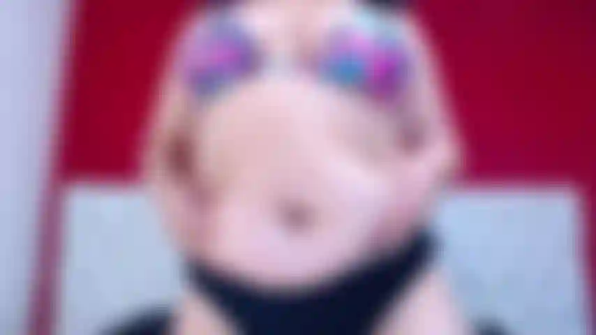 Venha brincar com minha barriga sexy.