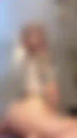 ASS BOUNCING & TITTY RUBBING - Do you love a good tease that leaves you craving for more? Watch me twerk & clap my ass, give you a lil strip tease and rub my titty's all up in your face ;)