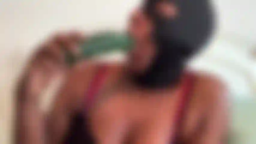 A boca molhada de HeadUsa afoga bbc (fetiche).