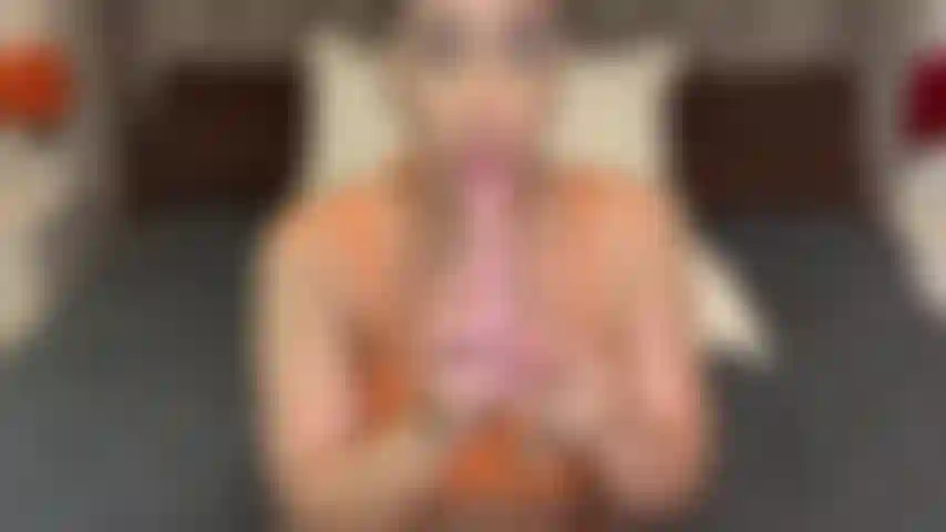 Boquete e orgasmo de masturbação solo.