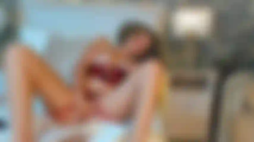 Quero ter minha bucetinha e meus peitos, aqui estão eles para você, amor.