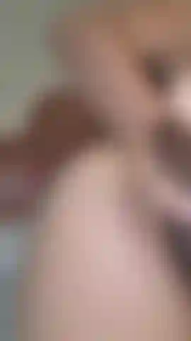 Minha bunda aberta e molhada dando espaço para seu pau duro, tê-lo tão perto e aberto fará você gozar em segundos, enchê-lo até o fundo e me fazer gritar.