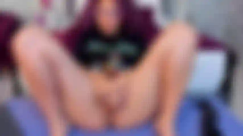 Não me contive... Fodi minha boceta até ela ficar bem aberta. Cada gemido, cada movimento, eu senti profundamente. Você vai ver como eu a abro com desejo, sem piedade...