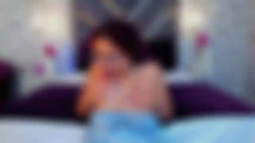 Feche os olhos e foda meu corpo sexy em sua mente, até que você não aguente mais.