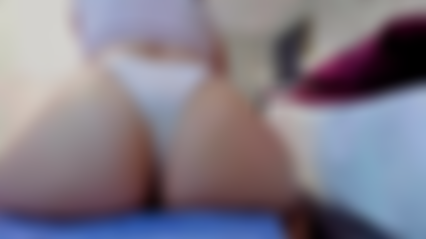 Deito de costas, abro bem as pernas e deixo você ver como me toco. Minha bunda se mexe a cada gemido... E acabo toda molhada, sem conseguir segurar por mais tempo.