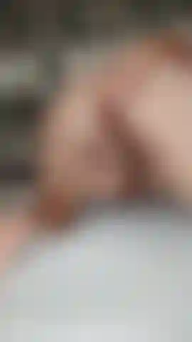 Eu sinto você abrir minha buceta por trás, seu pau deslizando na minha buceta tão molhada. Em cachorrinho, eu quero que você me foda até minhas pernas tremerem e meus gemidos encherem o quarto. Não pare, me dê tudo o que você tem.