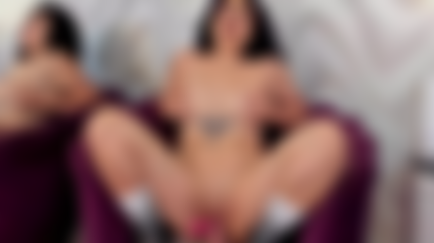 Meu corpo se move com ritmo e desejo... Eu pulo naquele pau duro, molhado, excitado e sem parar até nós dois explodirmos de prazer.