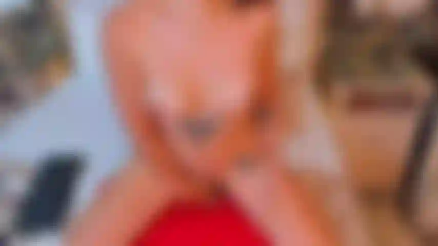 Você pode imaginar ver meus lindos seios balançando enquanto eu monto em seu pau duro. Sinta cada roçar da minha pele na sua enquanto nossos corpos ficam molhados de tanto suor, chegamos juntas ao ápice do êxtase.