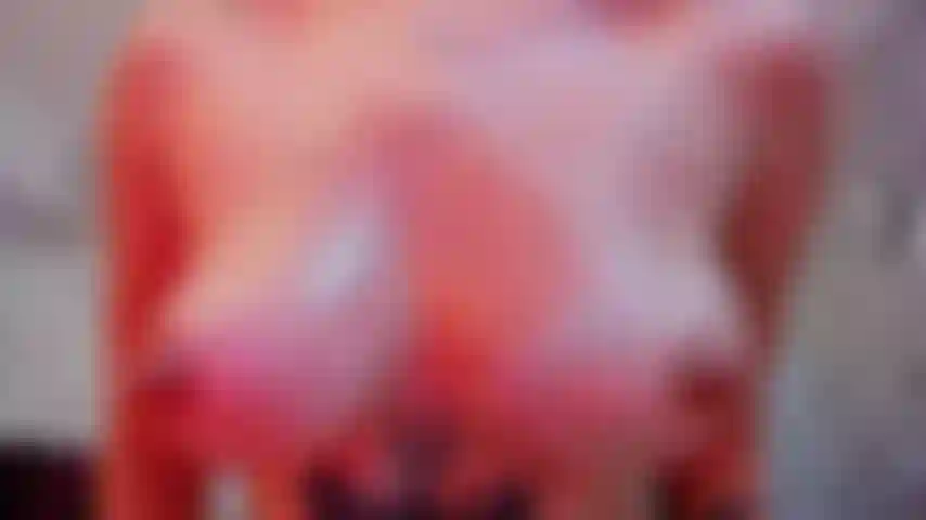 Molhe-me todo com sua língua, faça meu corpo tremer de prazer.