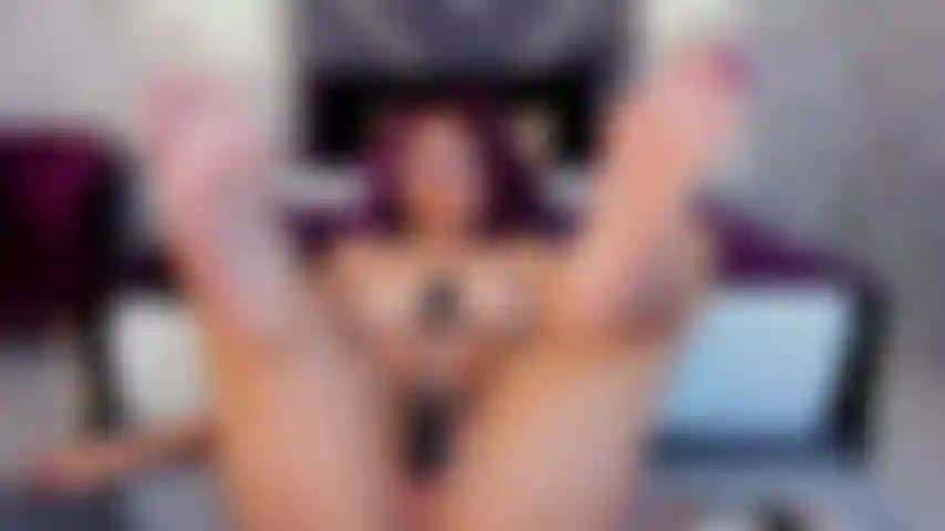 Hoje me deixei levar pelo prazer enquanto brinco com meu vibrador favorito. Cada gemido, cada movimento, é capturado para que você sinta como se estivesse aqui comigo. Ousa ver como eu me esforço ao máximo?