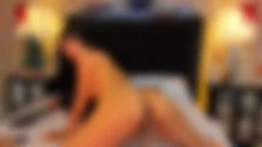 Brinco com meu cuzinho e buceta.