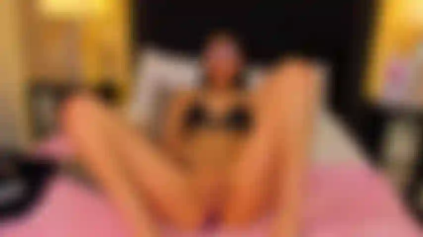 Uma bucetinha molhada e brincalhona.