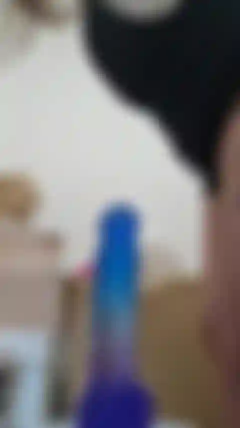 Montando meu vibrador na vista da bunda do trabalho.