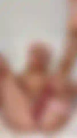 Help me stretch out my pussy on missionary 🎀 & fill my mouth at the same time?? 🤤