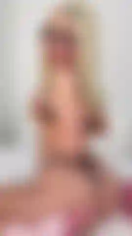 Joi dominante da sua deusa soft dom favorita 💋 adore minha bunda enquanto eu te encorajo a se masturbar do jeito que eu gosto. Você faria qualquer coisa por mim com minha lingerie de oncinha e salto alto, não faria? Acumule uma carga enorme e não goza até eu fazer a contagem regressiva. 😈 Peitos à mostra 🎥4:50 minutos de duração.