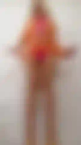 Strip tease safado da sua honey 🍯 adoro fazer poses, dançar e me despir para você até não ter nada vestido exceto os meus saltos. 😏 Deixa-me mostrar-te como eu rebolaria em cima de ti.. E mostrar-te o quão flexível eu sou… 🤸vídeo perfeito para se segurar no limite, se não gozares enquanto eu estou a rebolар nua na tua cara..Vídeos completamente nua de 12:51 min.