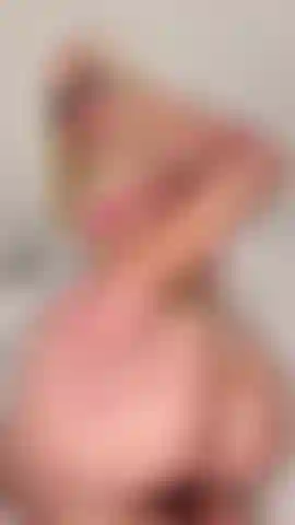Do I look better fingering myself from the front or the back? 🤭 You can hear how wet I am for you.. 💦