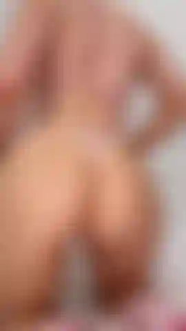 For all my pussy play lovers Over 11 minutes of me rubbing my pussy, fingering myself, using my pussy pumping toy, then fucking myself with my favorite dildo. Playing with my tits and slapping my pumped pussy gets me so wet… Yes I show you everything, in every position! The heels stay on 😉 Full nude 🎥11:30 minutes