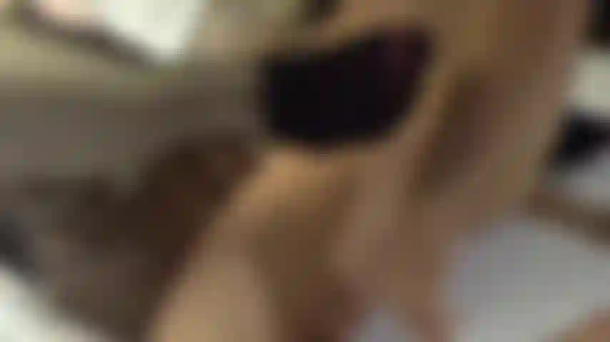 Bull terminando gozando na minha bucetinha em um quarto de hotel.