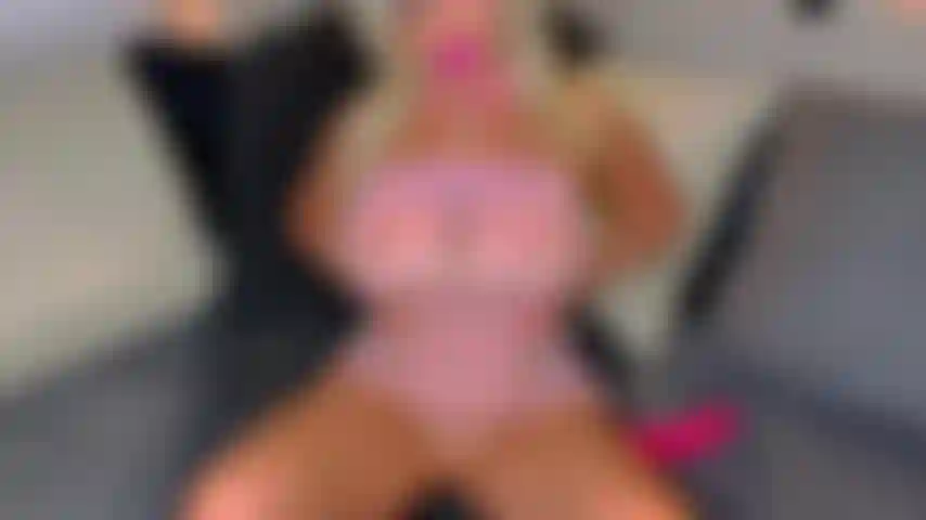 Esguichando e gozando com tanta força!