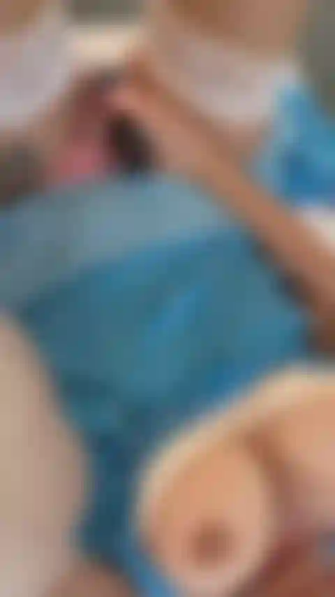 Domi provocadora de buceta de brinquedo.