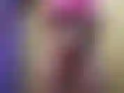 Brincando com meus peitos em camiseta.