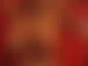 Peitos em câmera lenta saltando.